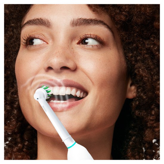 Oral-B Pro 1 750 Vit Eltandborste 1 Resefodral Designed By Braun 1 Borsthuvud