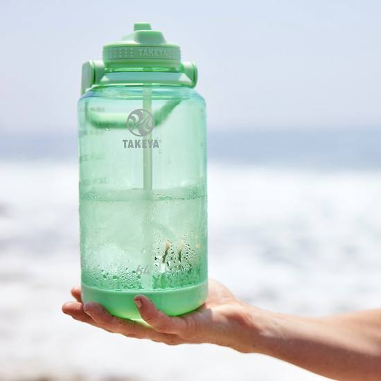 Takeya Tritan Motivational Straw Bottle Pistachio Green 1,9 liter