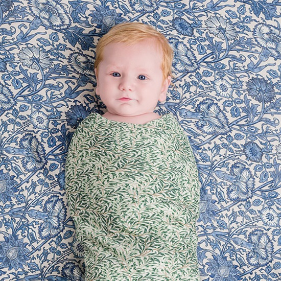 DockATot Swaddler Filtar Pink & Rose/Willow Boughs William Morris