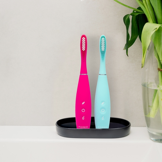 FOREO ISSA 4 Sonic Toothbrush Fuchsia