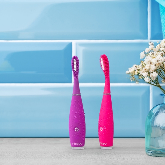 FOREO ISSA 4 Smile Sonic Toothbrush Wild Strawberry