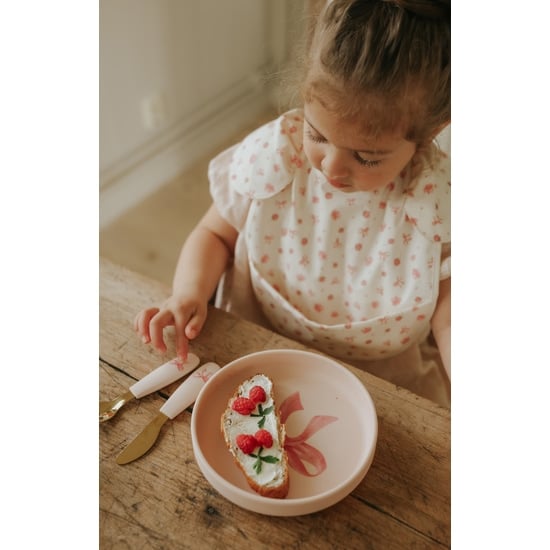 Elodie Silikontallrik med bestick Rosy Bow