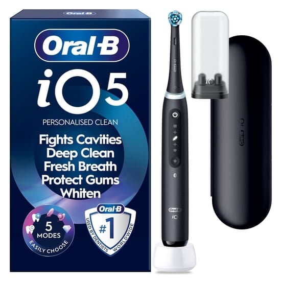 Oral-B iO 5 Eltandborste Svart med Resefodral och Borthuvudshållare