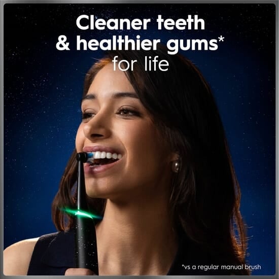 Oral-B iO 10 Eltandborste Svart med Magnetisk snabbladdare, Resefodral & Borsthuvudshållare