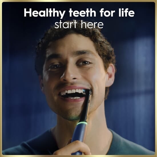 Oral-B iO 9 Eltandborste Blå med tillbehör