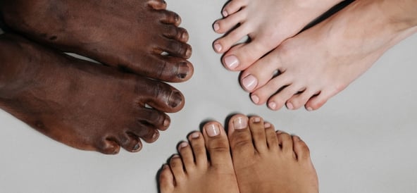 Vad är nagelsvamp och hur behandlar man det?
