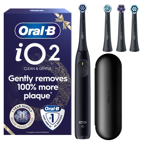 Oral-B iO2 Eltandborste Svart Giftset med 4 Tandborsthuvuden + Resefodral