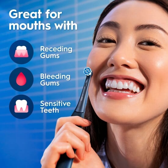 Oral-B iO3 Eltandborste Svart Giftset med 4 Tandborsthuvuden + Resefodral