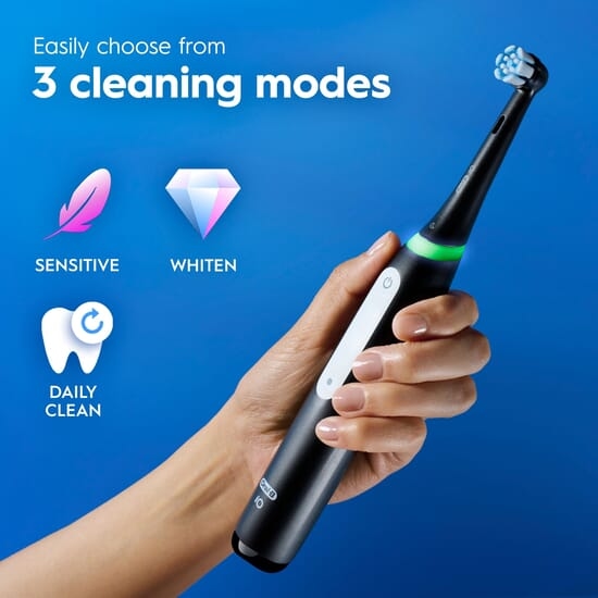 Oral-B iO3 Eltandborste Svart Giftset med 4 Tandborsthuvuden + Resefodral