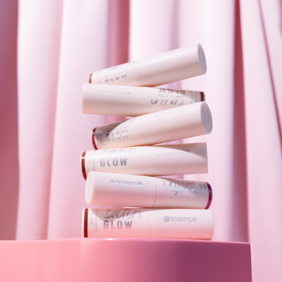 essence Satin Glow Luminous Shine Lipstick 03 3,5 g