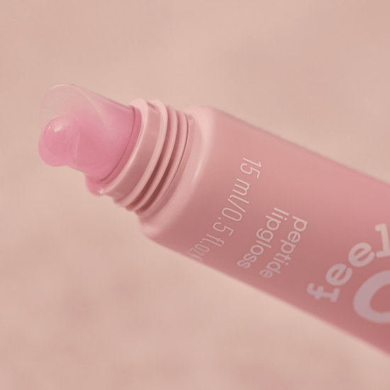 essence Feelin' Comfy Peptide Lipgloss 01 15 ml