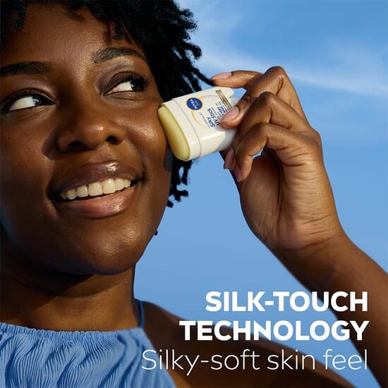 NIVEA SUN Solskydd UV Face Specialist Silky UV Stick SPF50+ 15 g